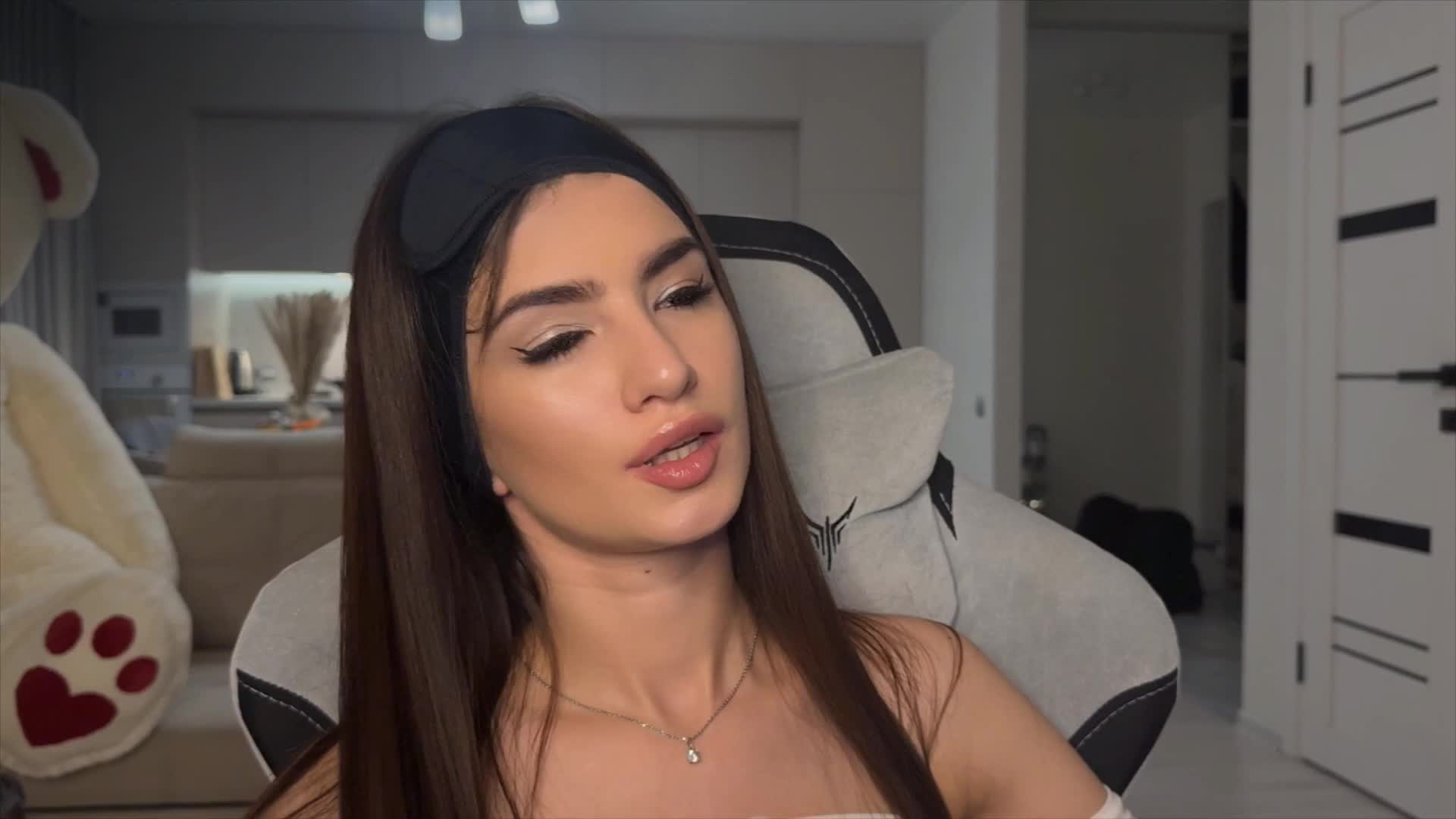 Sofi-Mi Cam Model Chat October 29, 2025