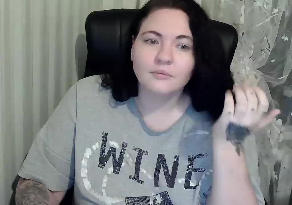 XLisaBlueX Cam Model Chat October 29, 2025