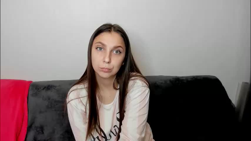 sinthiahug Cam Model Chat October 29, 2025