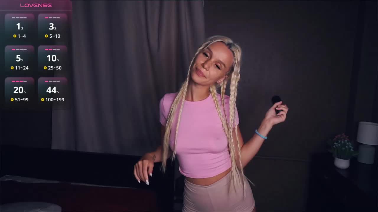 gwenbudlong Cam Model Chat October 29, 2025