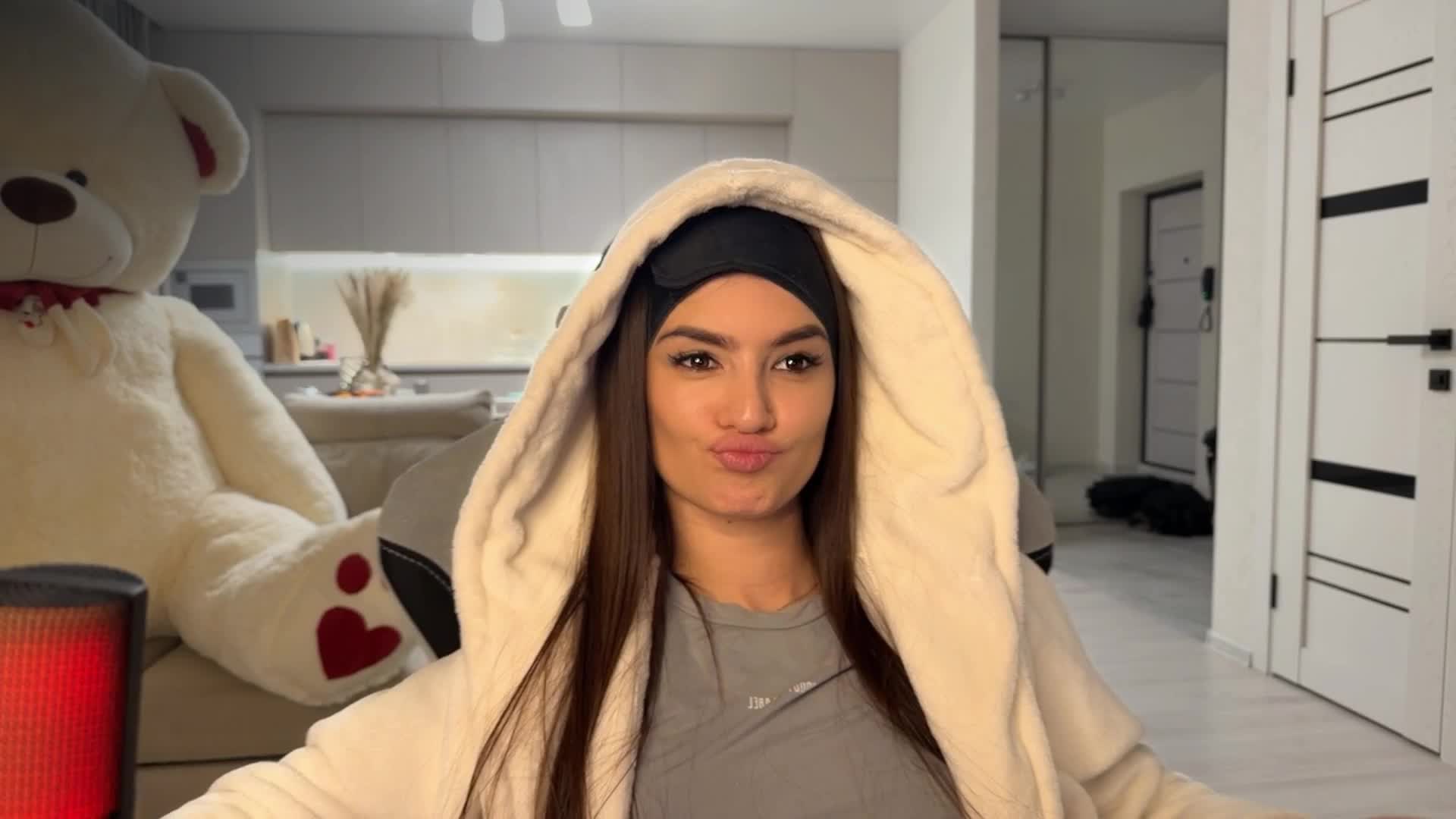 Sofi-Mi Cam Model Chat October 29, 2025