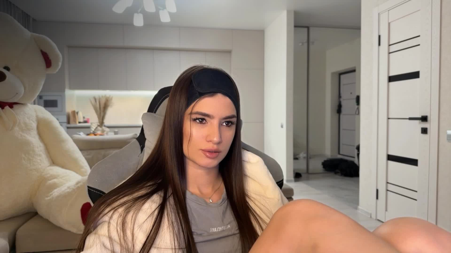 Sofi-Mi Cam Model Chat October 29, 2025