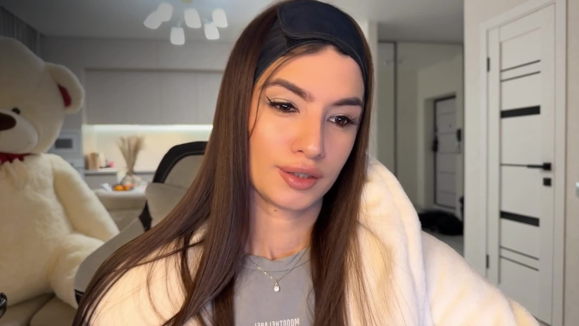 Sofi-Mi Cam Model Chat October 29, 2025