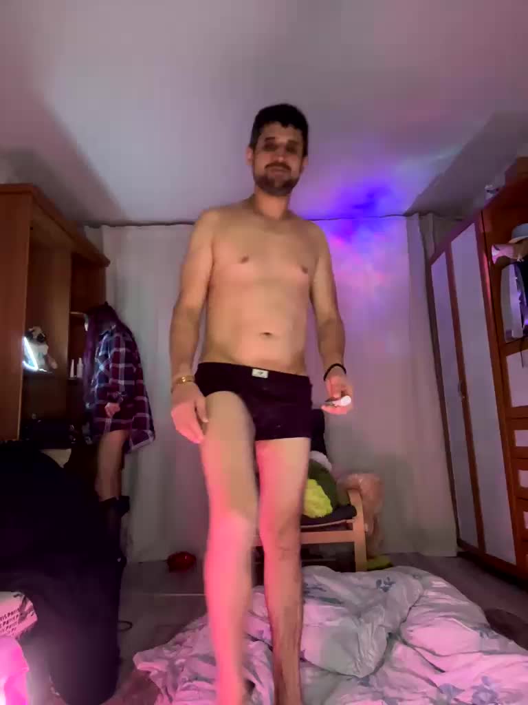 VIP17CoupleDream Cam Model Chat October 29, 2025