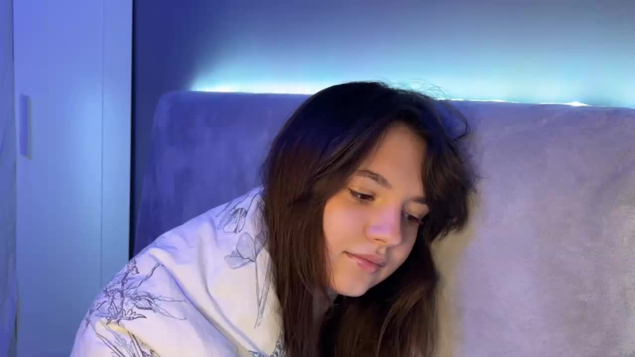 AlisaRichGold Cam Model Chat October 29, 2025