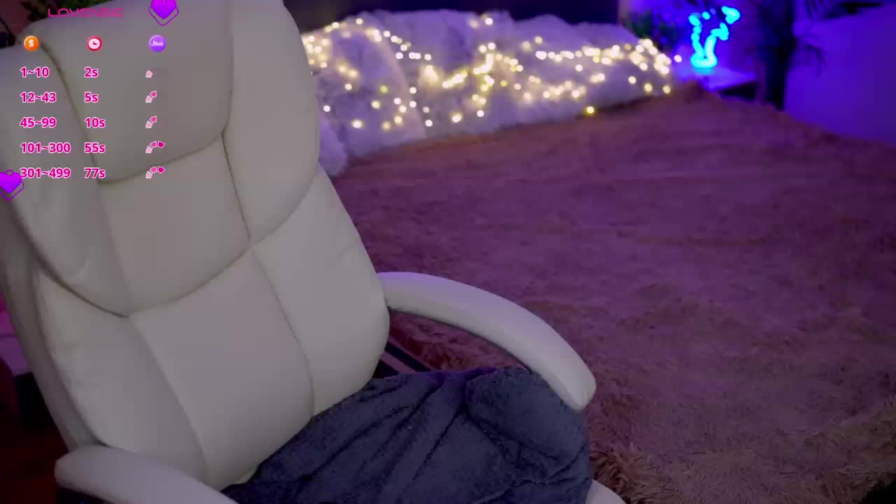 SilverrMoon Cam Model Chat October 29, 2025