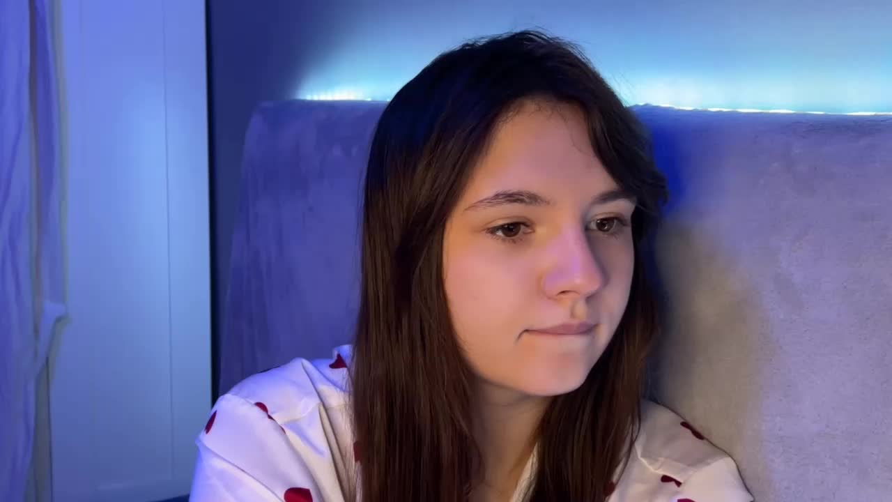 AlisaRichGold Cam Model Chat October 29, 2025