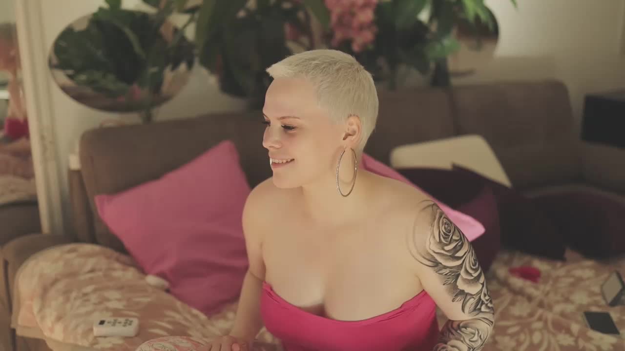 LikaBerry Cam Model Chat October 29, 2025