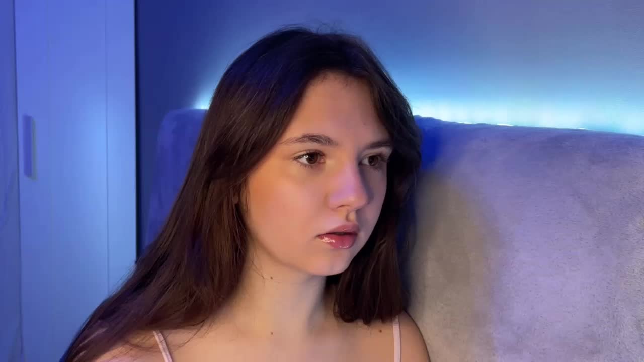 AlisaRichGold Cam Model Chat October 29, 2025