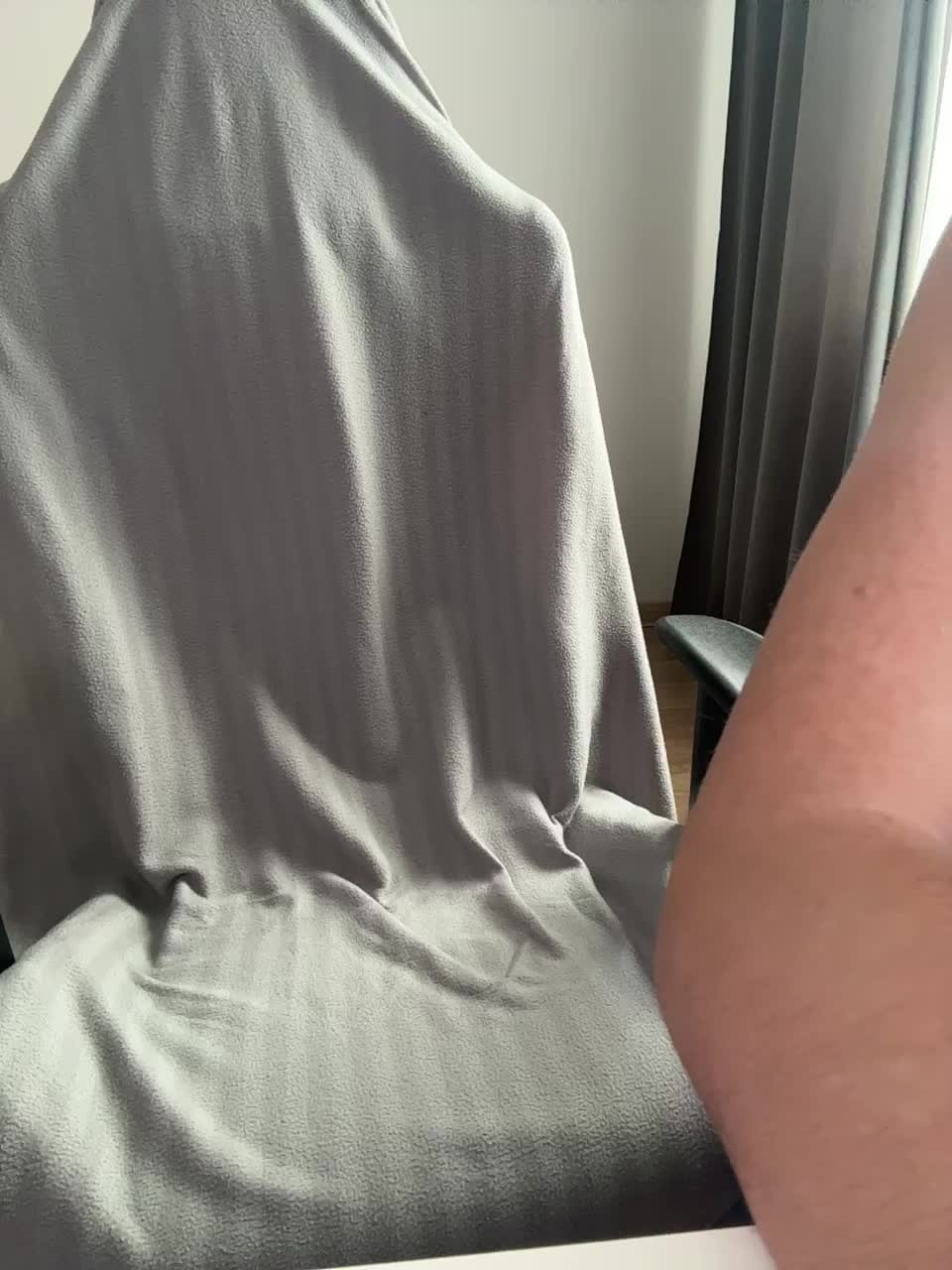 _M_O_L_O_K_O_ Cam Model Chat October 29, 2025