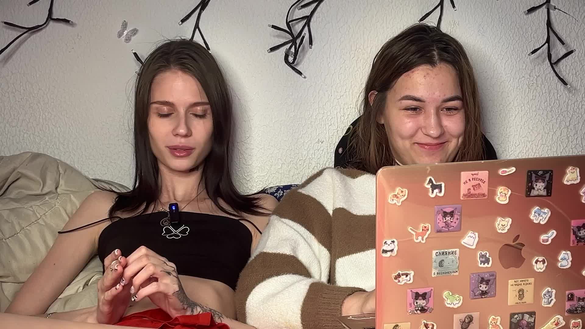 ZoyaVikki Cam Model Chat October 29, 2025