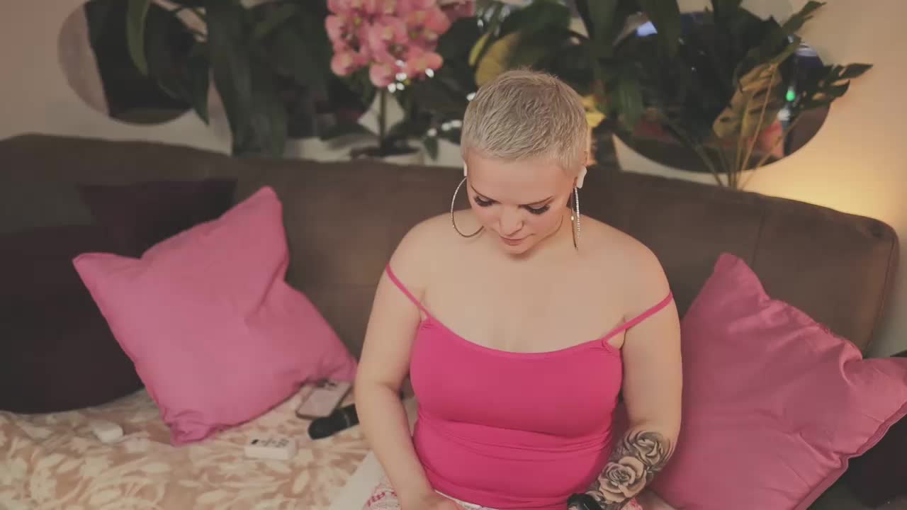 LikaBerry Cam Model Chat October 29, 2025