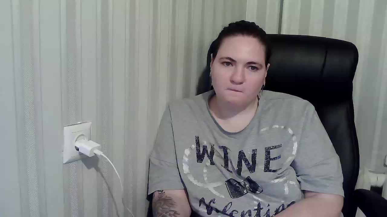 XLisaBlueX Cam Model Chat October 29, 2025