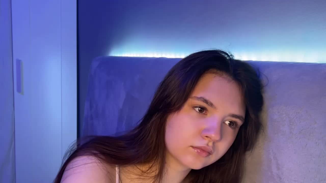 AlisaRichGold Cam Model Chat October 29, 2025