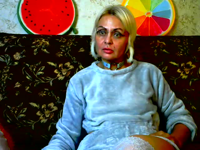 GardenerofIllusions Cam Model Chat October 29, 2025