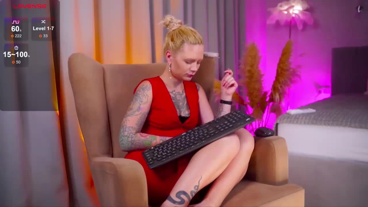 ViviaRocks Cam Model Chat October 29, 2025