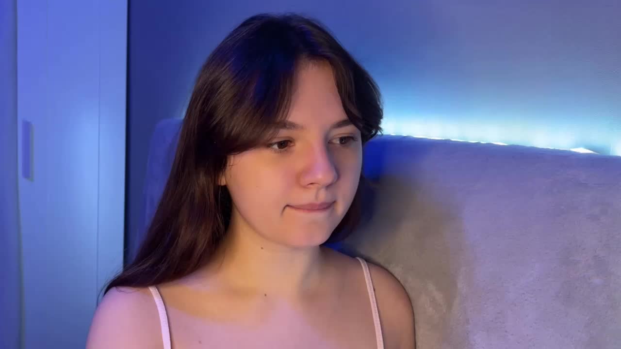 AlisaRichGold Cam Model Chat October 29, 2025