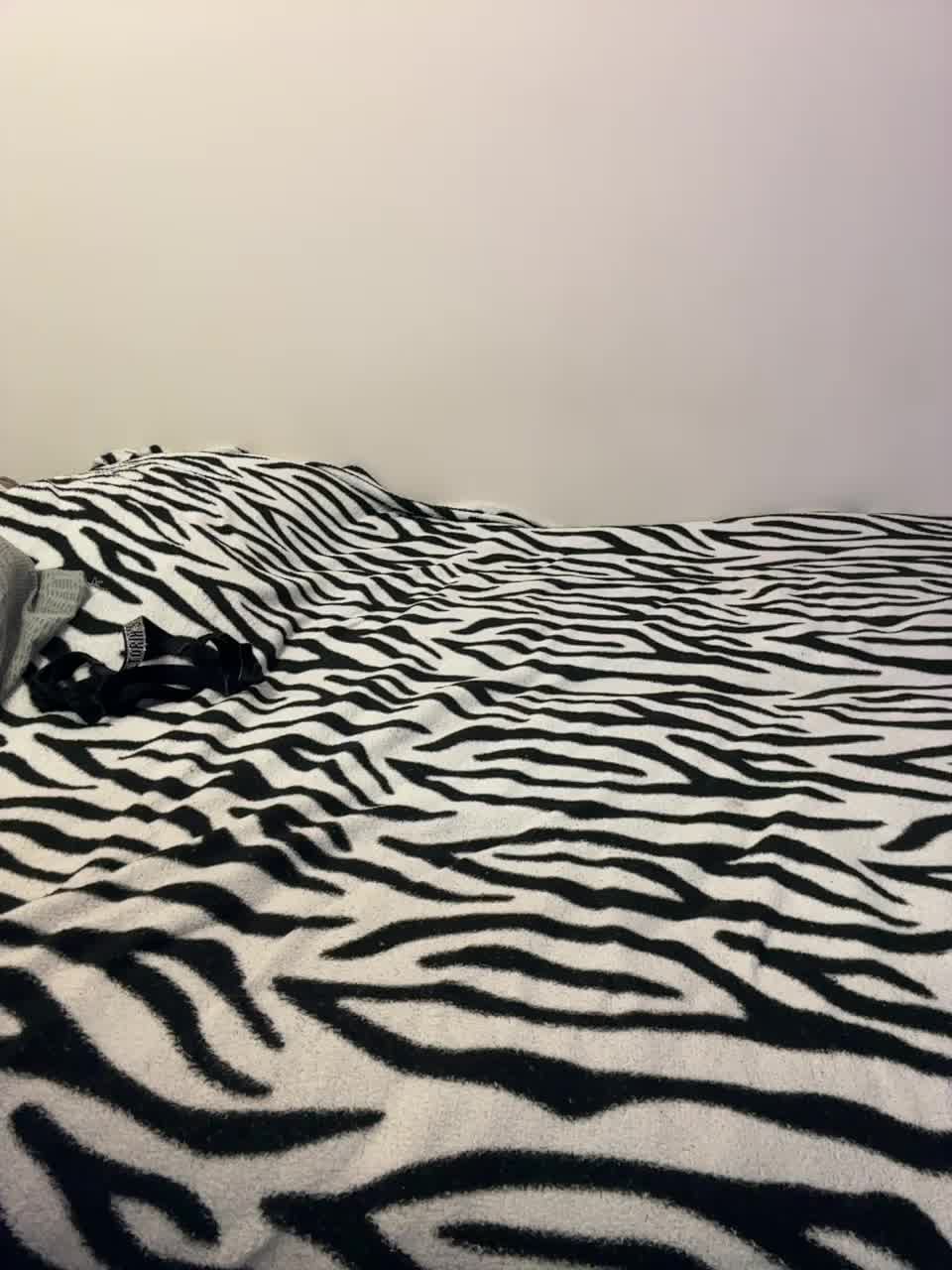 _M_O_L_O_K_O_ Cam Model Chat October 29, 2025