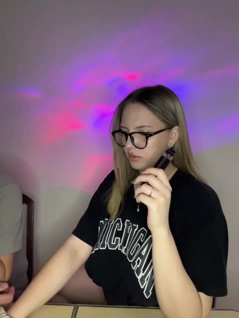 Cris_Mi Cam Model Chat October 29, 2025