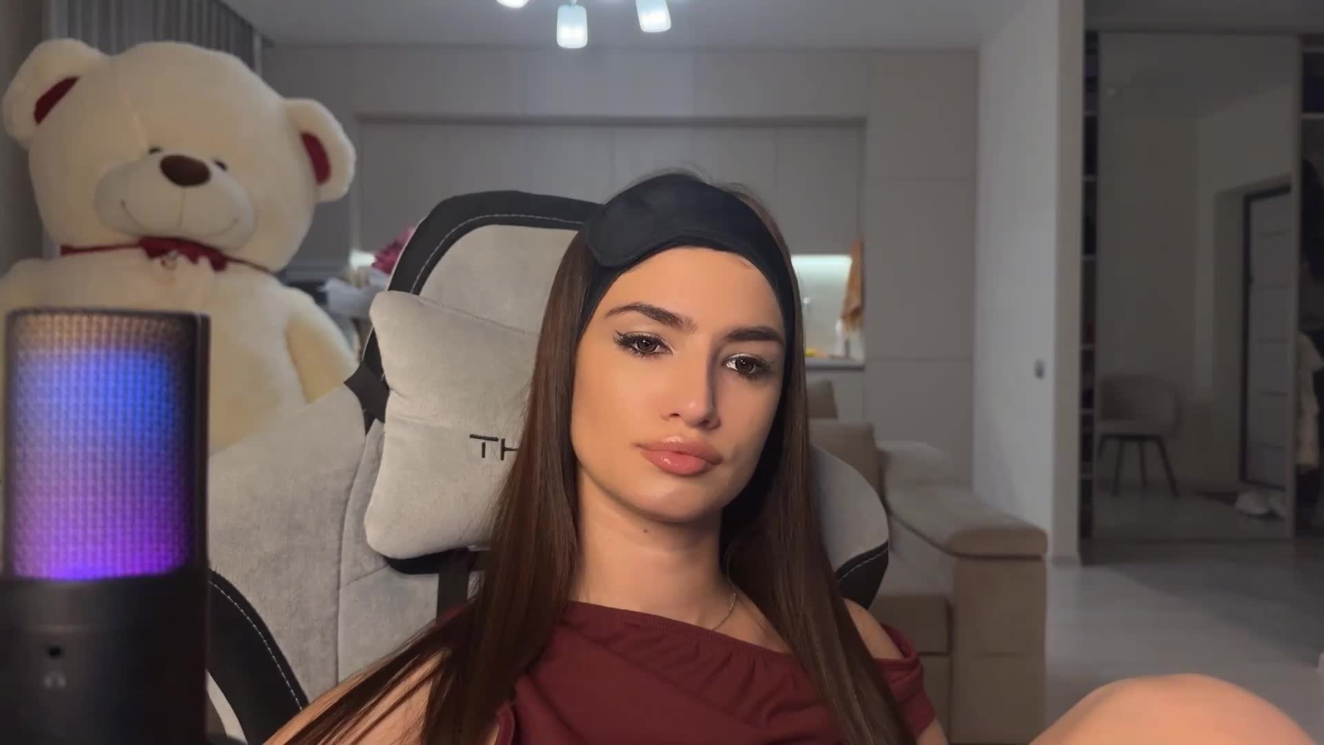 Sofi-Mi Cam Model Chat October 29, 2025