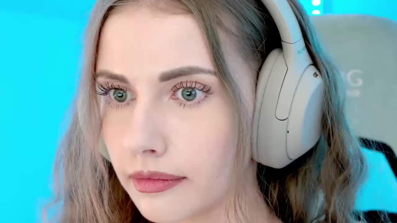 VikkiExtraCheese Cam Model Chat October 29, 2025