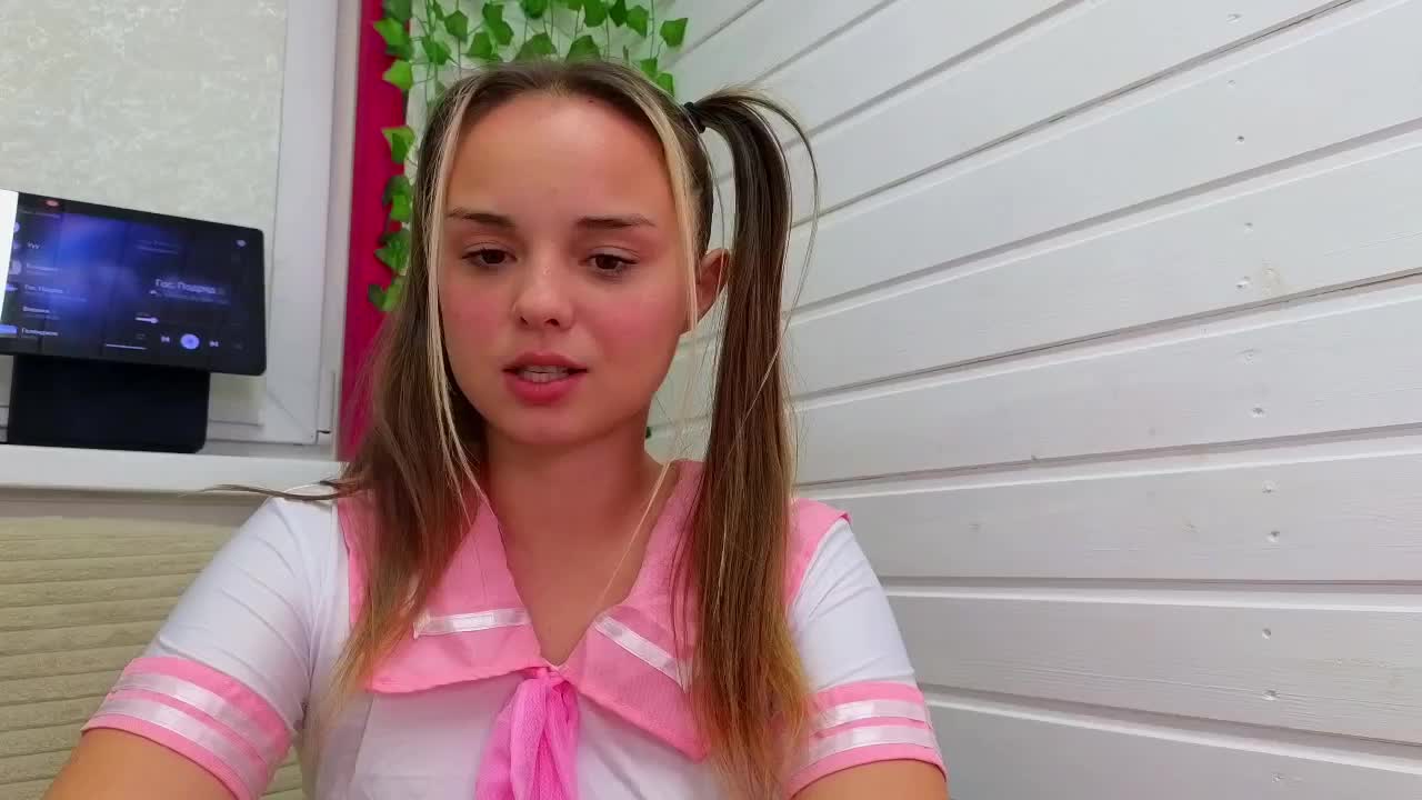 misss-vikki Cam Model Chat October 29, 2025