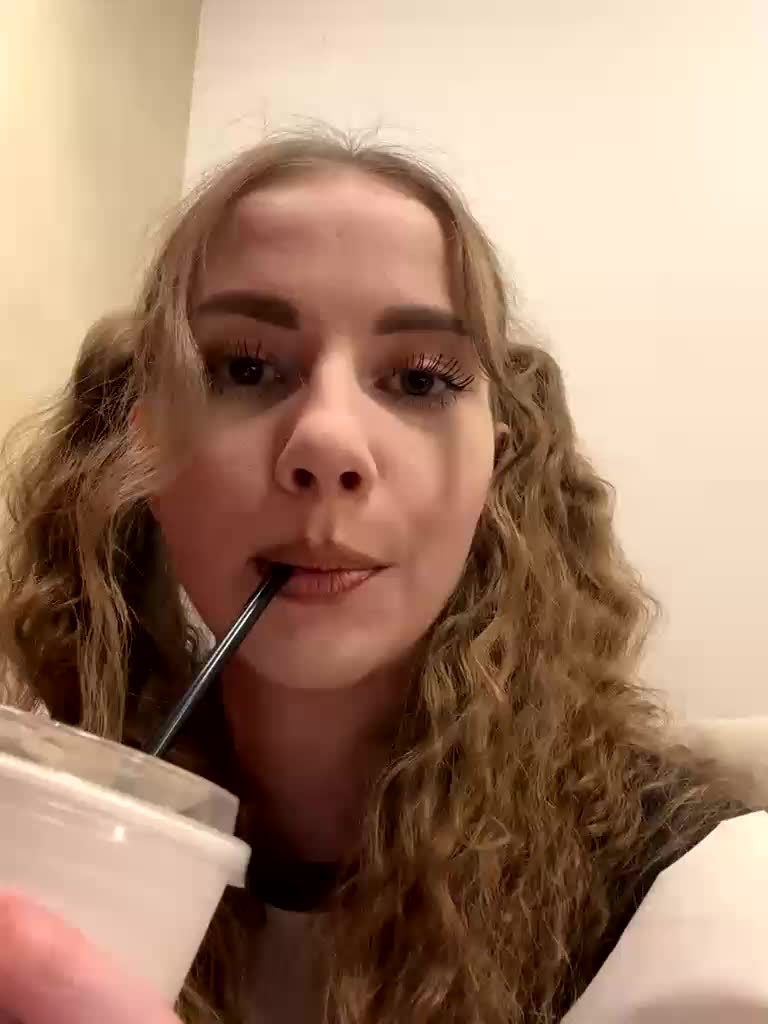 VikkiExtraCheese Cam Model Chat October 29, 2025