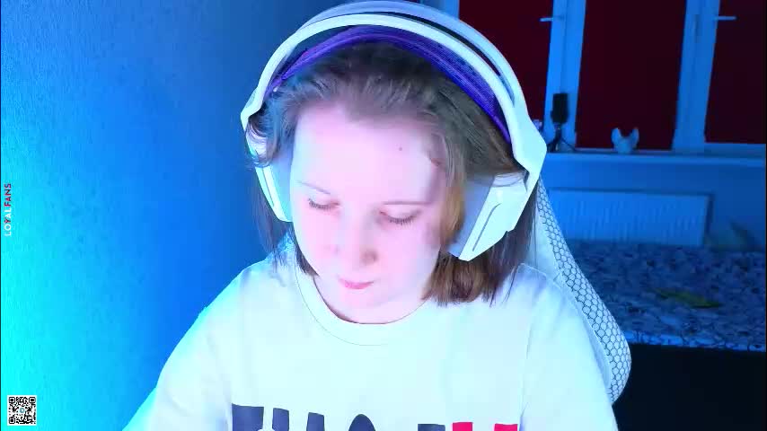 moon_avengers Cam Model Chat October 29, 2025