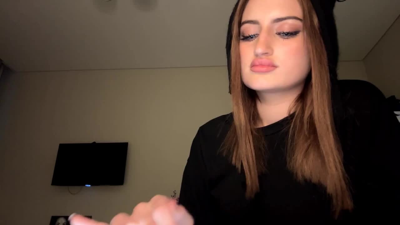 AuraLahrman Cam Model Chat October 29, 2025