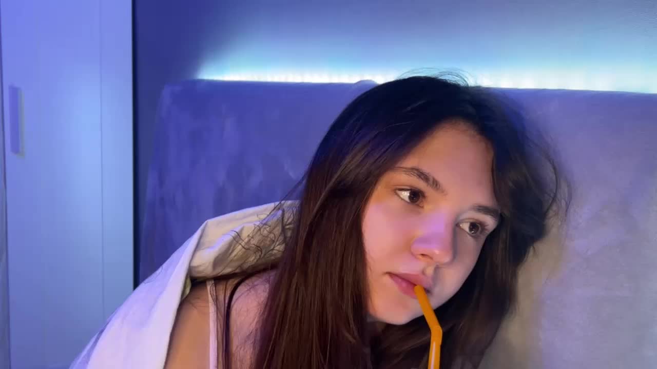 AlisaRichGold Cam Model Chat October 29, 2025