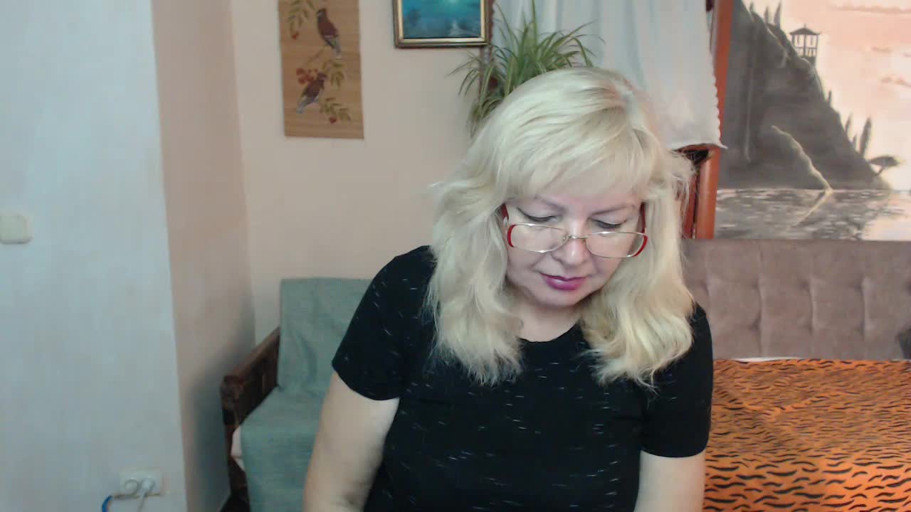 EvelynLoveShy Cam Model Chat October 29, 2025