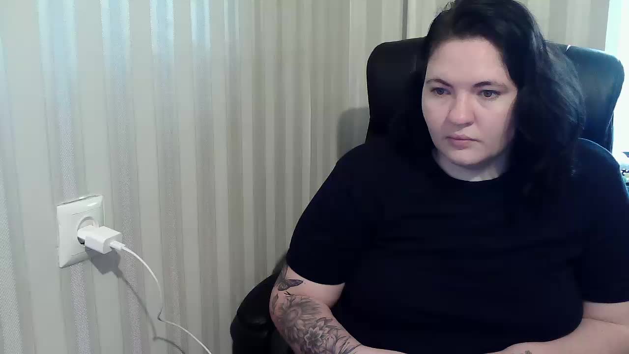 XLisaBlueX Cam Model Chat October 29, 2025