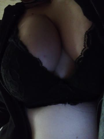 EveHugs Cam Model Chat October 29, 2025