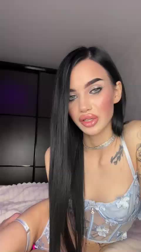 EvaDesire Cam Model Chat October 29, 2025