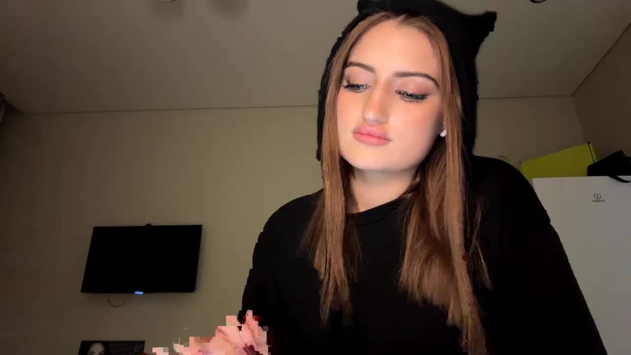 AuraLahrman Cam Model Chat October 29, 2025