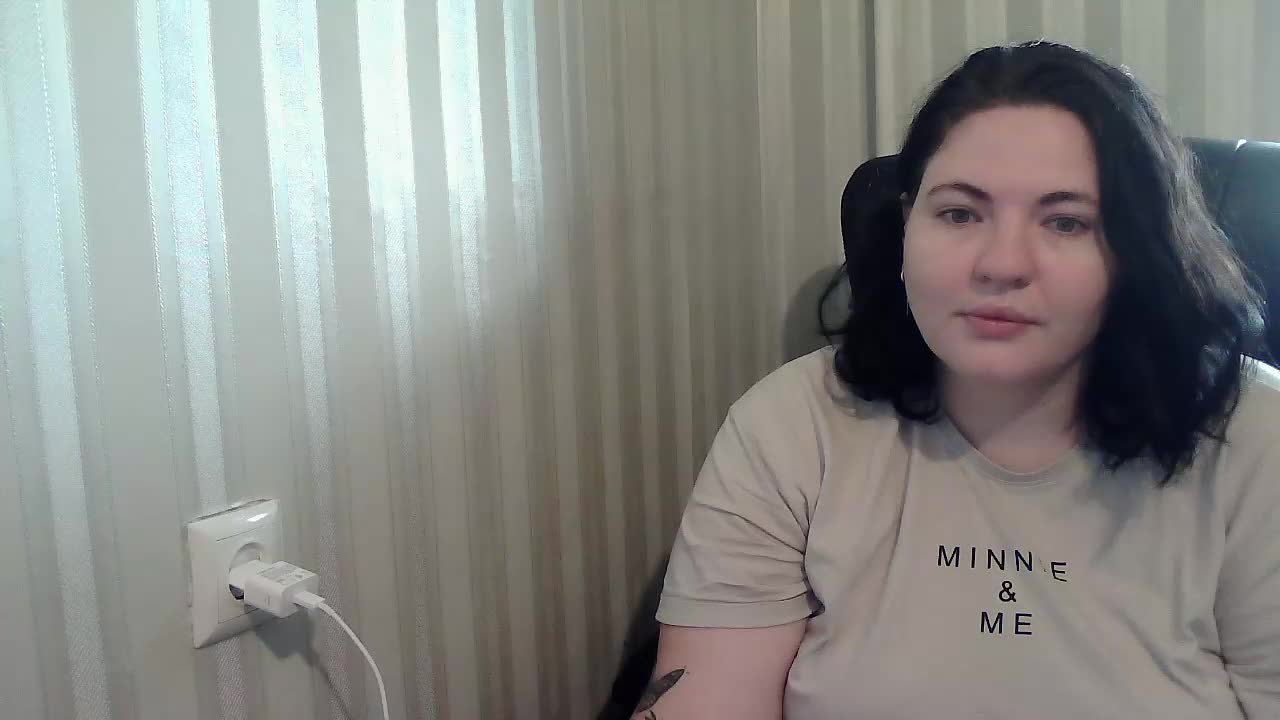 XLisaBlueX Cam Model Chat October 29, 2025