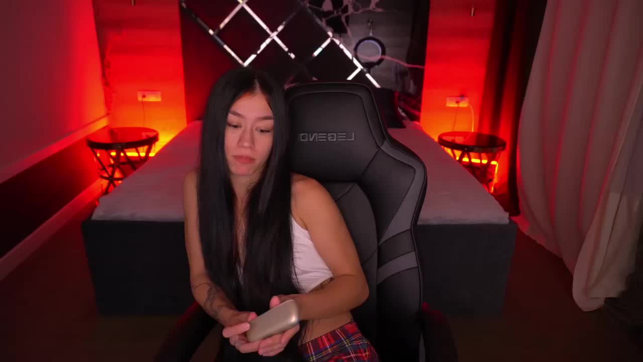 FataleNellie Cam Model Chat October 29, 2025