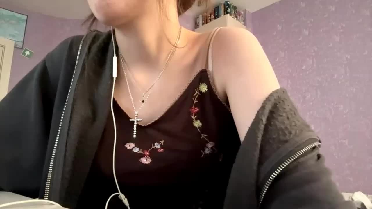 HoaRomano Cam Model Chat October 29, 2025