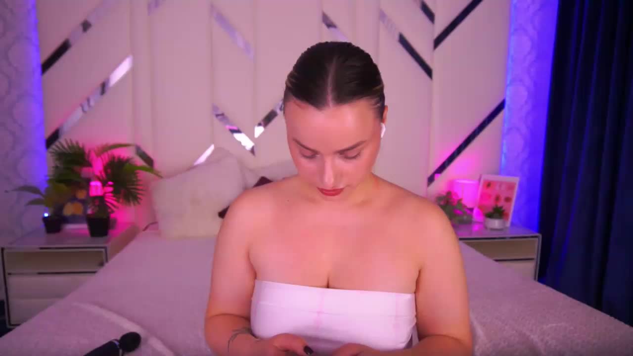 FloraGreys Cam Model Chat October 29, 2025