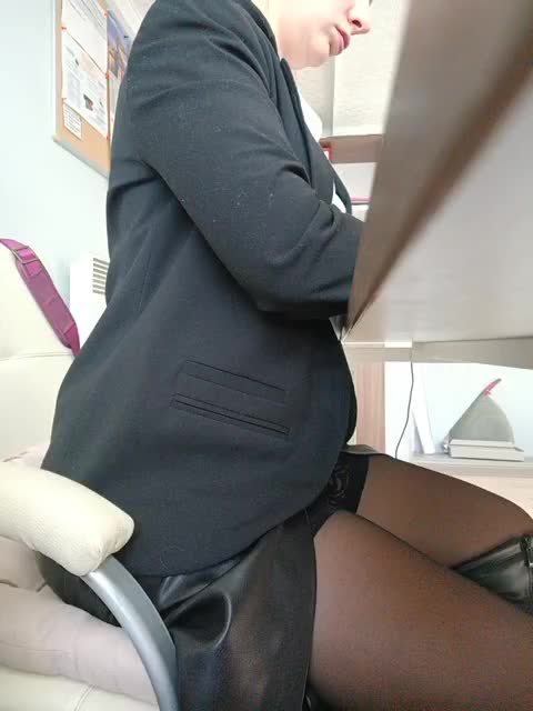 EmmiHot Cam Model Chat October 29, 2025