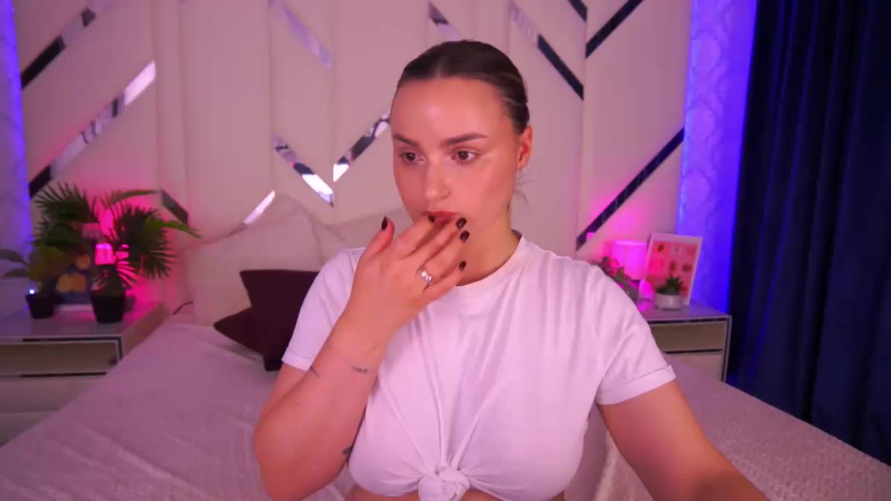 FloraGreys Cam Model Chat October 29, 2025