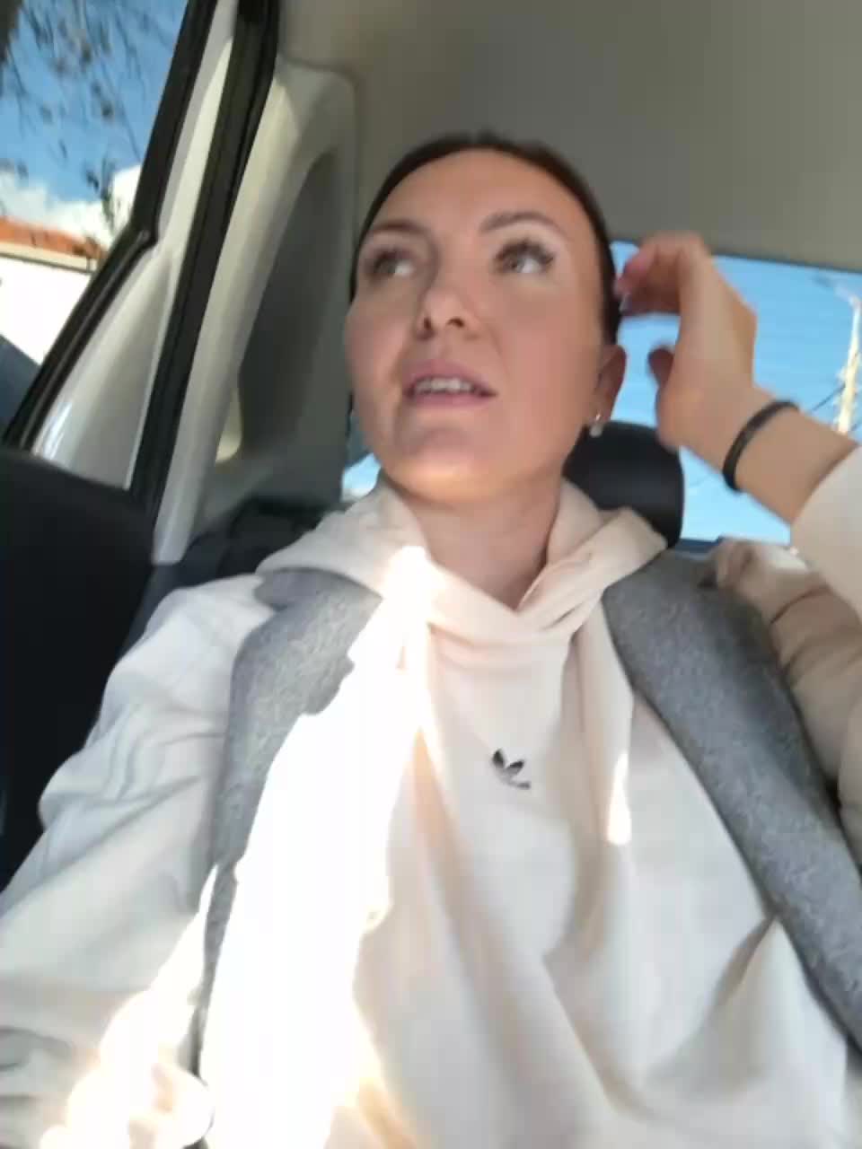 DIVORA Cam Model Chat October 29, 2025