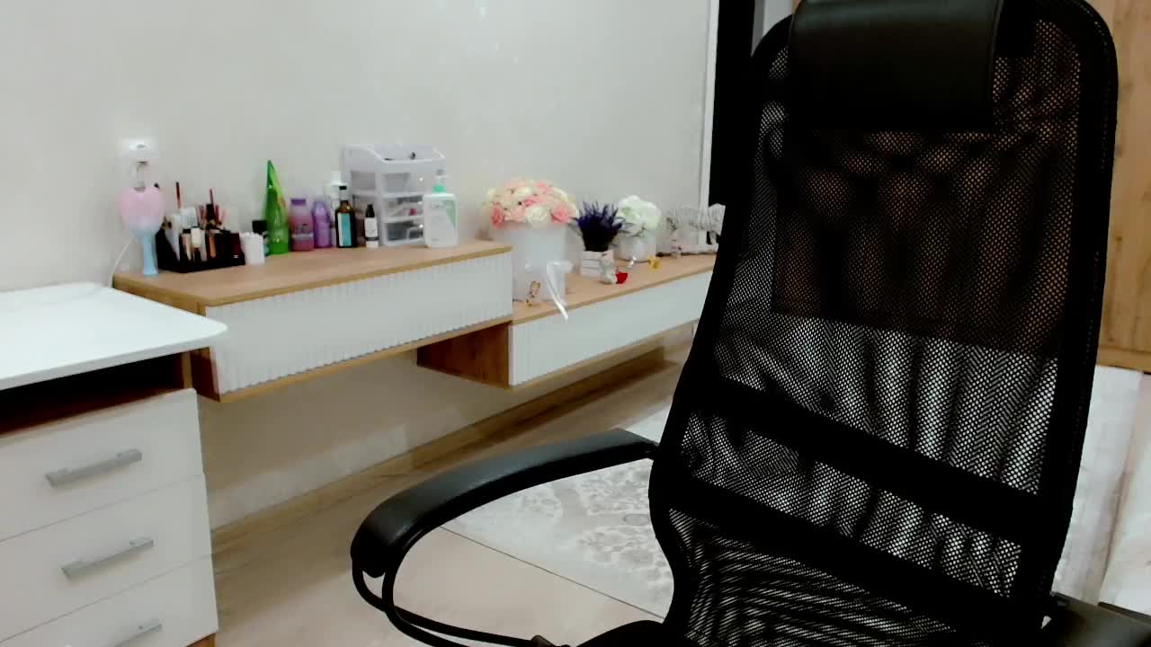 JuicyGloss Cam Model Chat October 29, 2025