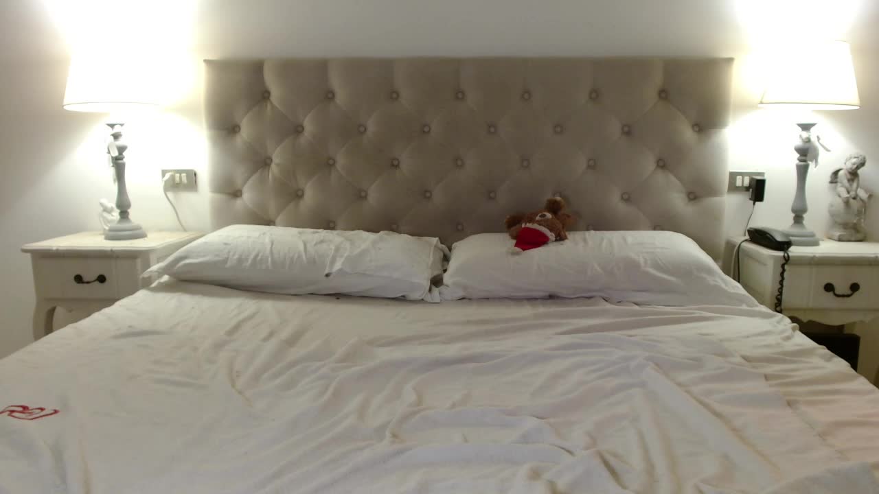 Sweet_Perry Cam Model Chat October 29, 2025