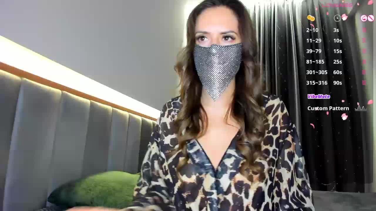 CharmAlina Cam Model Chat October 29, 2025