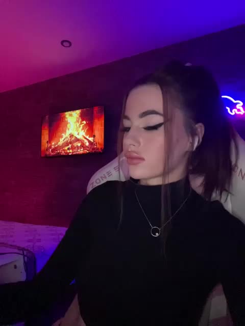 HotGirlEva Cam Model Chat October 29, 2025