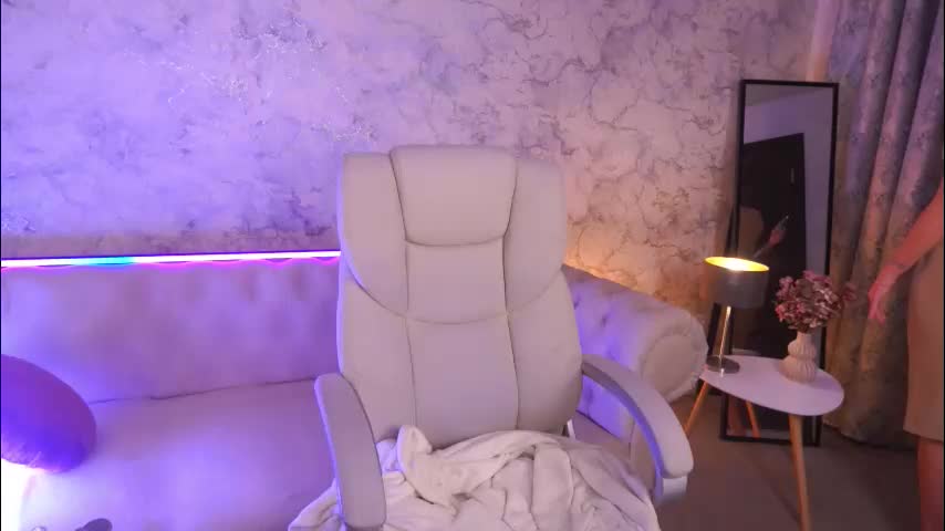 curlycandyxx Cam Model Chat October 29, 2025