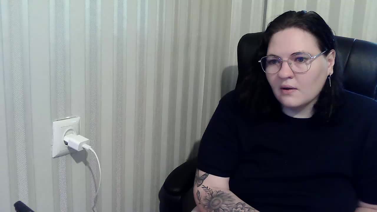 XLisaBlueX Cam Model Chat October 29, 2025