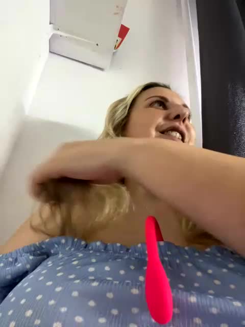 Roksi-8 Cam Model Chat October 30, 2025