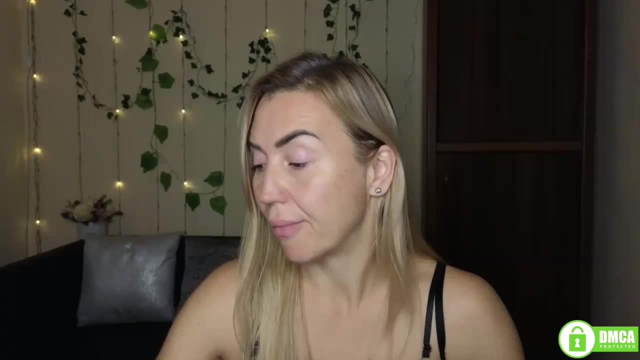 Jullyblondkiss Cam Model Chat October 30, 2025